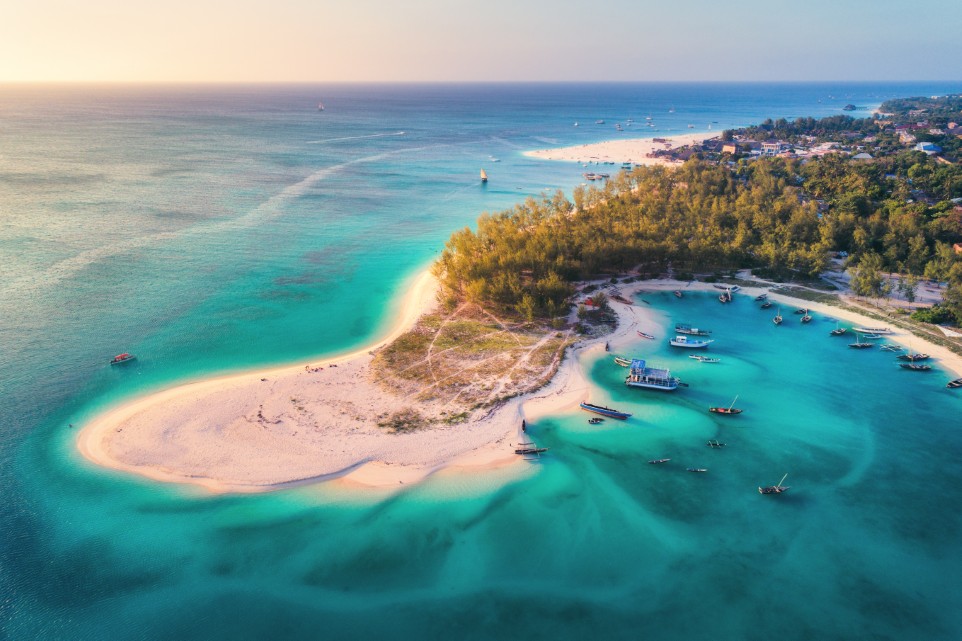 Zanzibar pays dangereux vue aérienne plage turquoise sécurité voyage